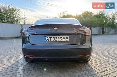 Седан Tesla Model 3 2023 в Івано-Франківську