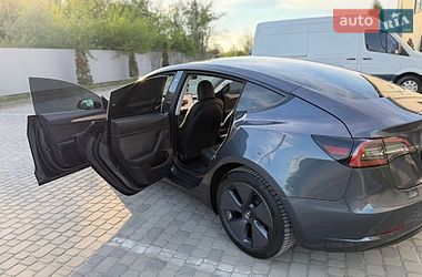 Седан Tesla Model 3 2023 в Івано-Франківську