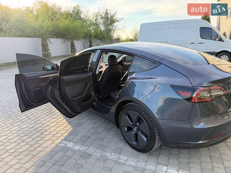 Седан Tesla Model 3 2023 в Івано-Франківську