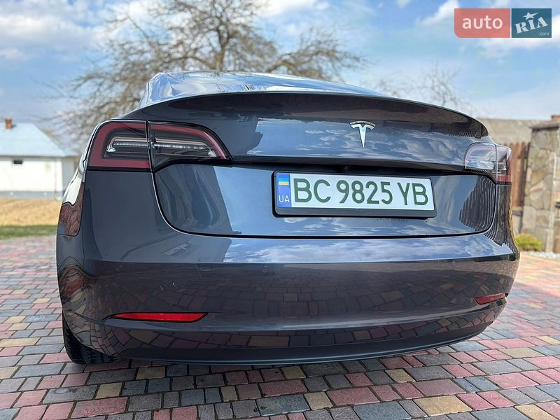 Седан Tesla Model 3 2021 в Львове