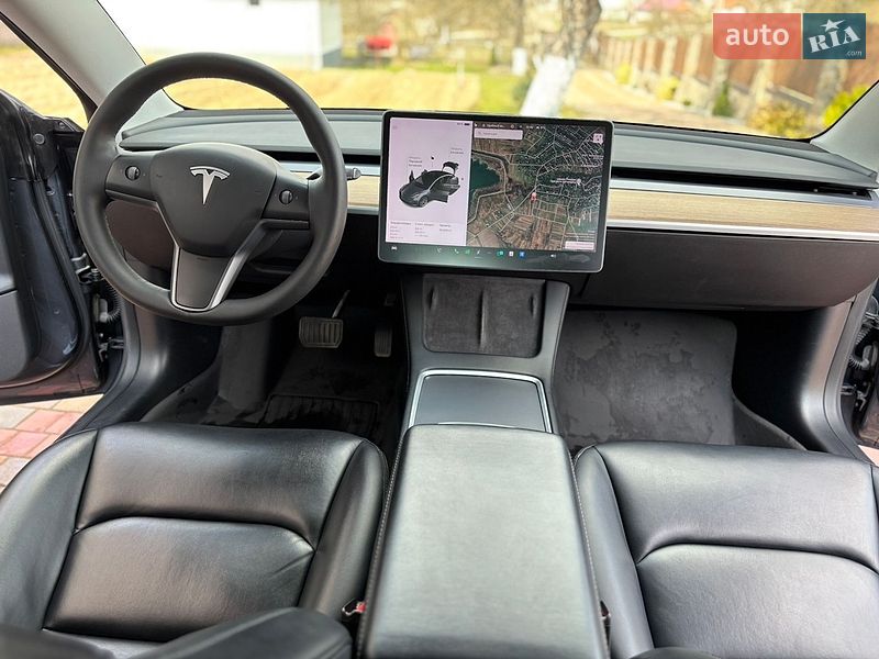 Седан Tesla Model 3 2021 в Львове
