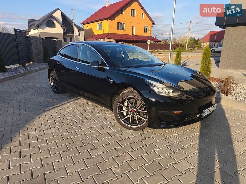 Седан Tesla Model 3 2020 в Ивано-Франковске