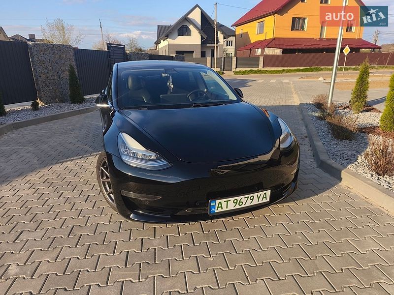Седан Tesla Model 3 2020 в Ивано-Франковске