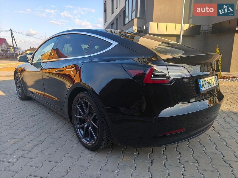 Седан Tesla Model 3 2020 в Ивано-Франковске