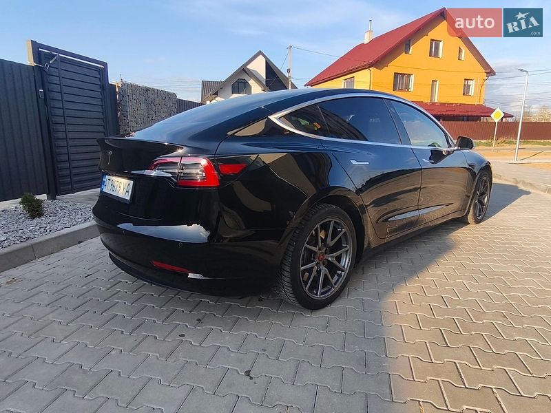 Седан Tesla Model 3 2020 в Ивано-Франковске