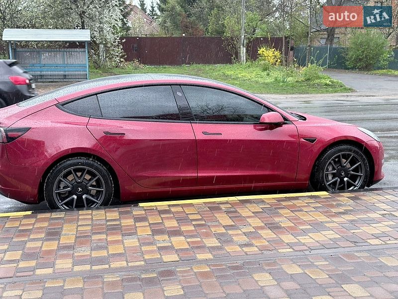 Седан Tesla Model 3 2021 в Киеве