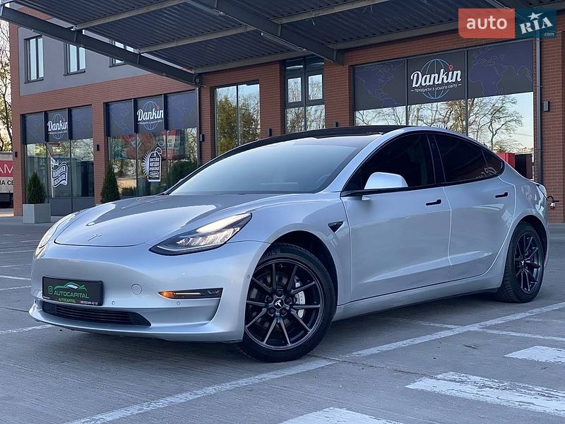 Седан Tesla Model 3 2018 в Києві
