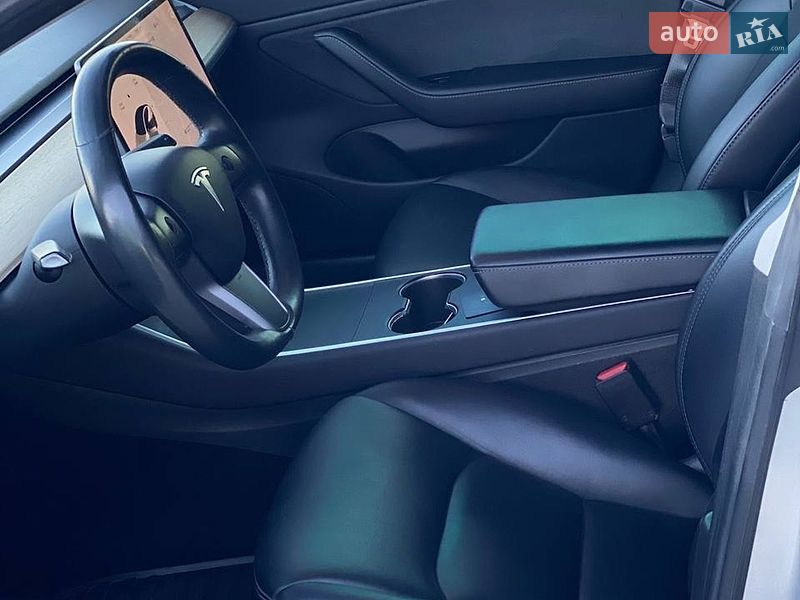 Седан Tesla Model 3 2018 в Києві