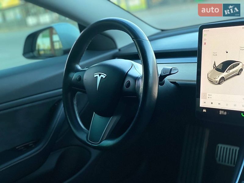 Седан Tesla Model 3 2018 в Києві