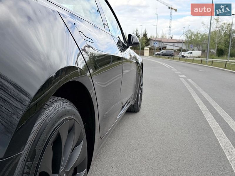 Седан Tesla Model 3 2019 в Львове