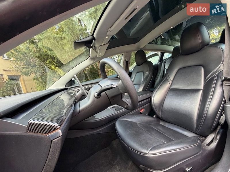 Седан Tesla Model 3 2019 в Львове