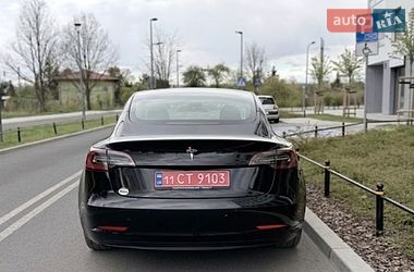 Седан Tesla Model 3 2019 в Львове