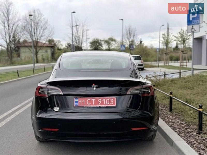 Седан Tesla Model 3 2019 в Львове