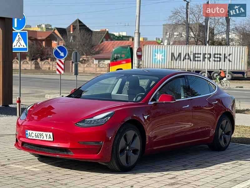 Седан Tesla Model 3 2019 в Луцке