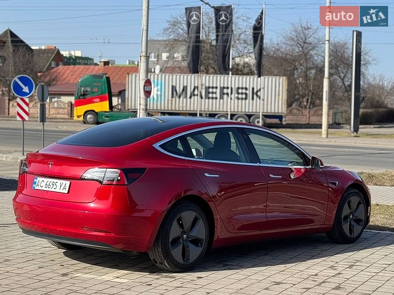 Седан Tesla Model 3 2019 в Луцке
