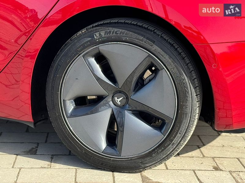 Седан Tesla Model 3 2019 в Луцке
