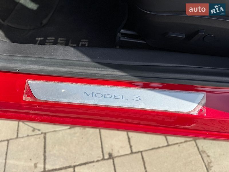 Седан Tesla Model 3 2019 в Луцке