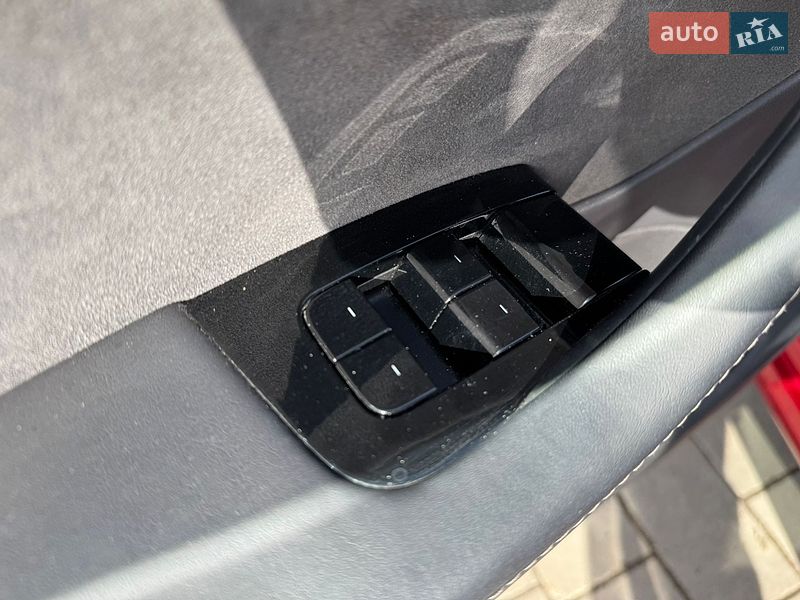 Седан Tesla Model 3 2019 в Луцке