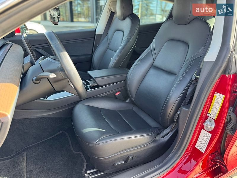 Седан Tesla Model 3 2019 в Луцке