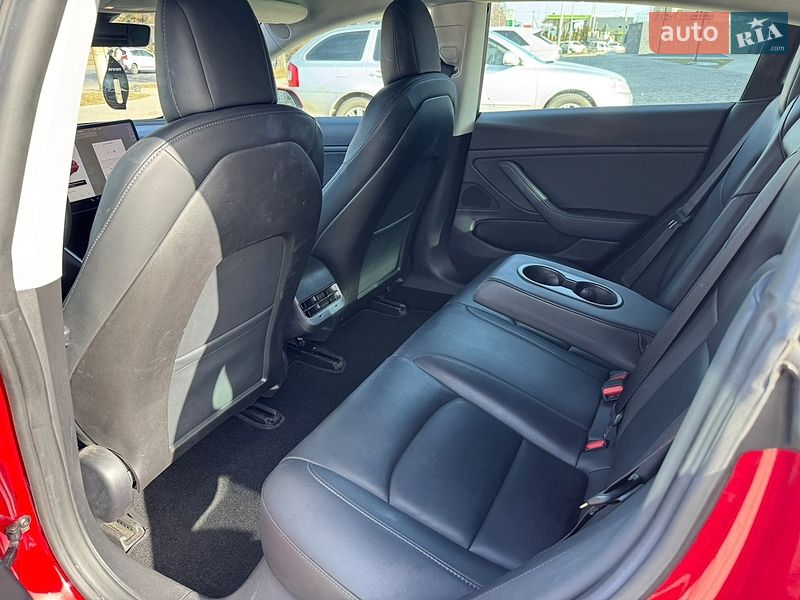 Седан Tesla Model 3 2019 в Луцке