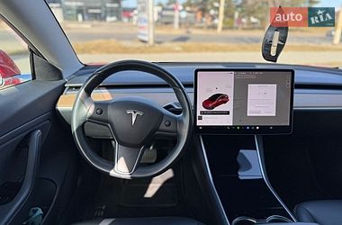 Седан Tesla Model 3 2019 в Луцке