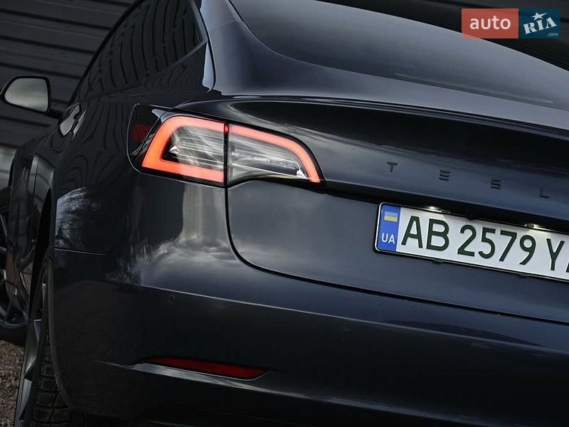 Седан Tesla Model 3 2021 в Виннице