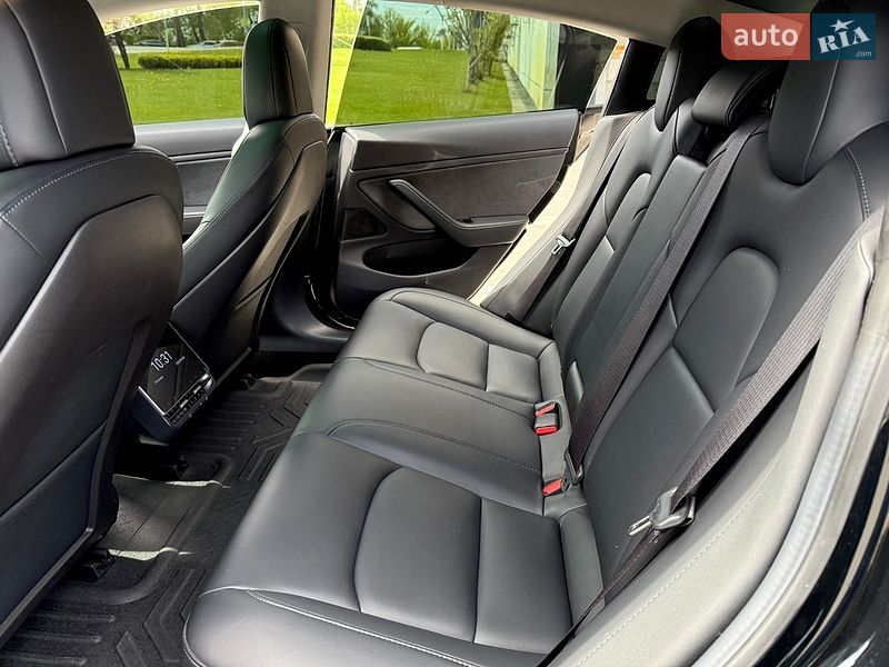 Седан Tesla Model 3 2019 в Києві