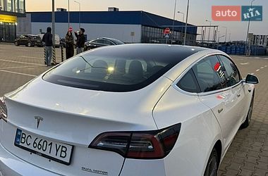 Седан Tesla Model 3 2019 в Львові