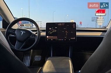 Седан Tesla Model 3 2019 в Львові