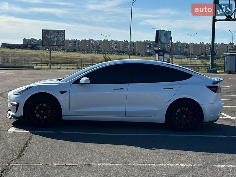 Седан Tesla Model 3 2017 в Одесі