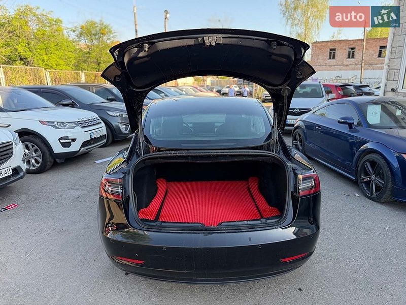 Седан Tesla Model 3 2018 в Вінниці