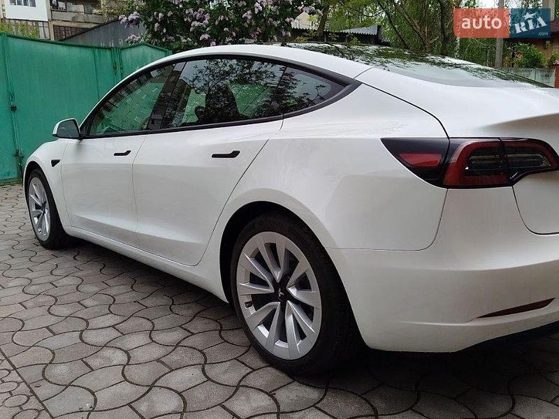 Седан Tesla Model 3 2023 в Луцке