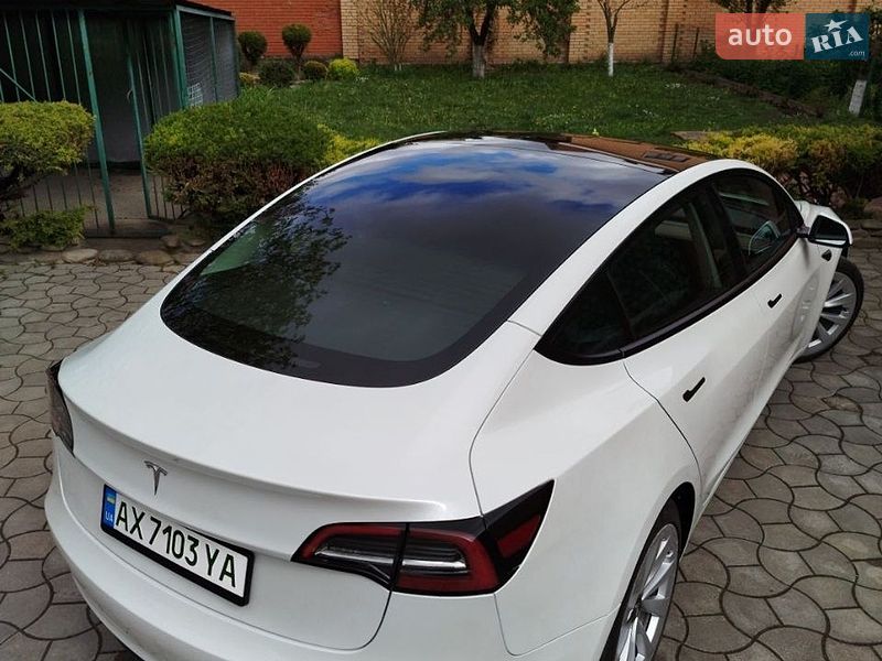Седан Tesla Model 3 2023 в Луцке