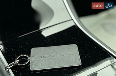Седан Tesla Model 3 2019 в Дубні