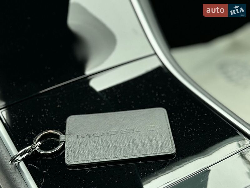 Седан Tesla Model 3 2019 в Дубні