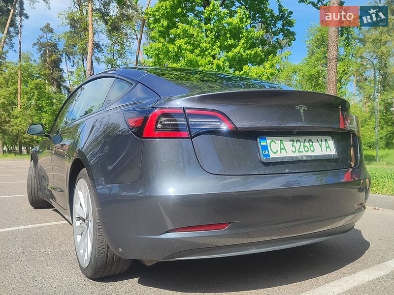Седан Tesla Model 3 2022 в Черкасах