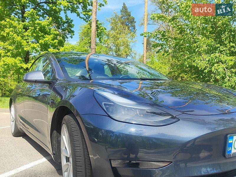 Седан Tesla Model 3 2022 в Черкасах