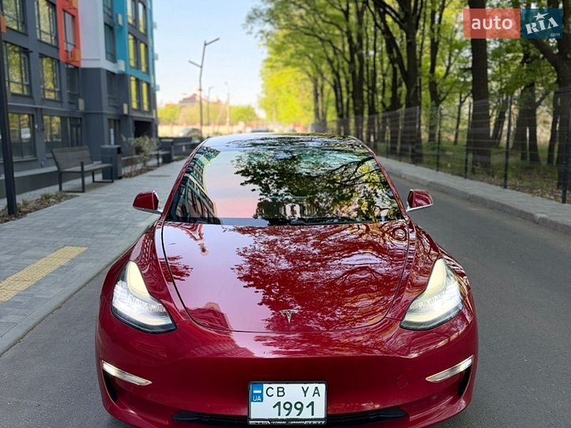 Седан Tesla Model 3 2018 в Чернігові