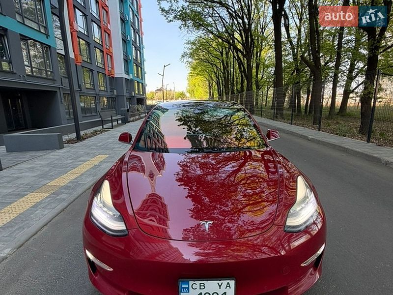 Седан Tesla Model 3 2018 в Чернігові