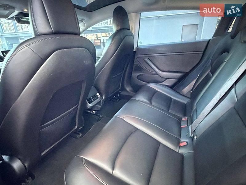 Седан Tesla Model 3 2018 в Чернігові