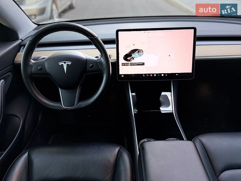 Седан Tesla Model 3 2019 в Чернігові