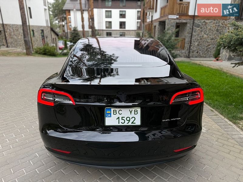 Седан Tesla Model 3 2019 в Киеве