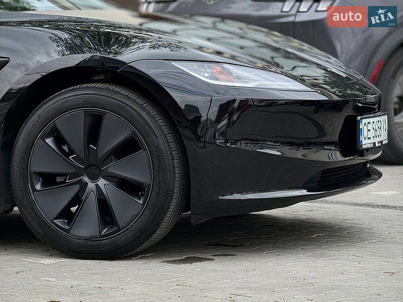 Седан Tesla Model 3 2024 в Черновцах
