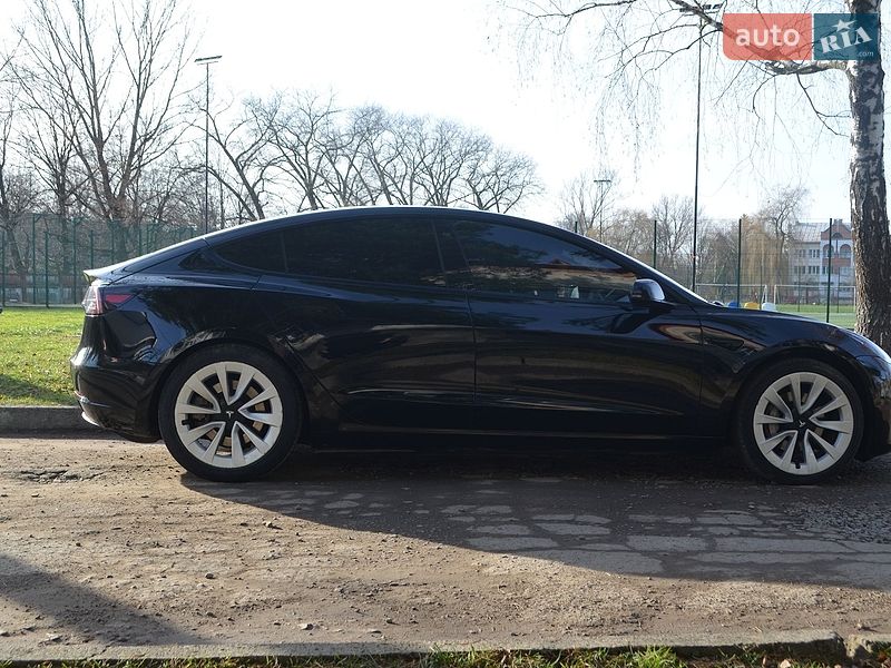 Седан Tesla Model 3 2021 в Трускавце