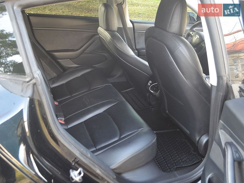 Седан Tesla Model 3 2021 в Трускавце