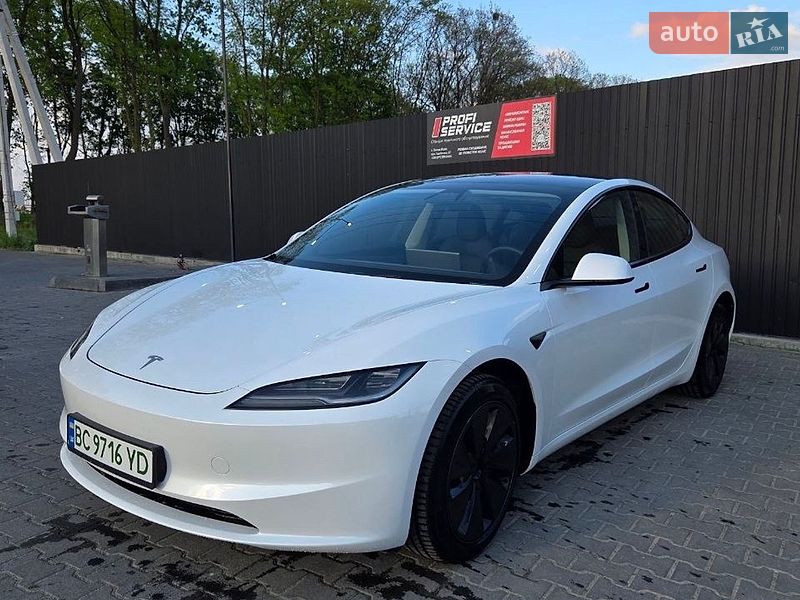 Tesla Model 3 2024
