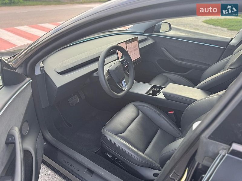 Седан Tesla Model 3 2024 в Новомосковске