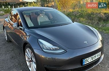 Седан Tesla Model 3 2018 в Дрогобичі