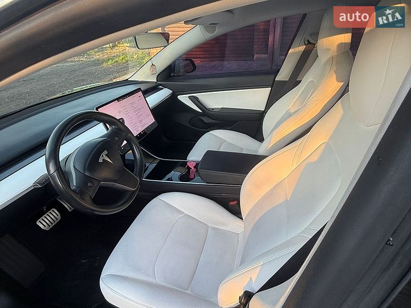 Седан Tesla Model 3 2018 в Дрогобыче