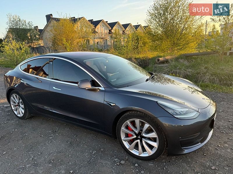 Седан Tesla Model 3 2018 в Дрогобыче